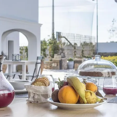 Hotel Masseria Le Mandorle 5*