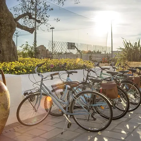 Hotel Masseria Le Mandorle 5*